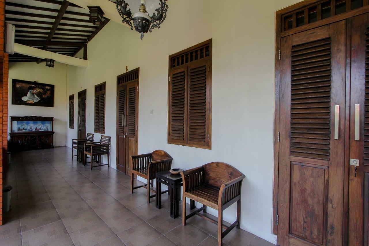 Oyo 1361 Singosari Family Residence Banyuwangi (East Java) Exterior photo