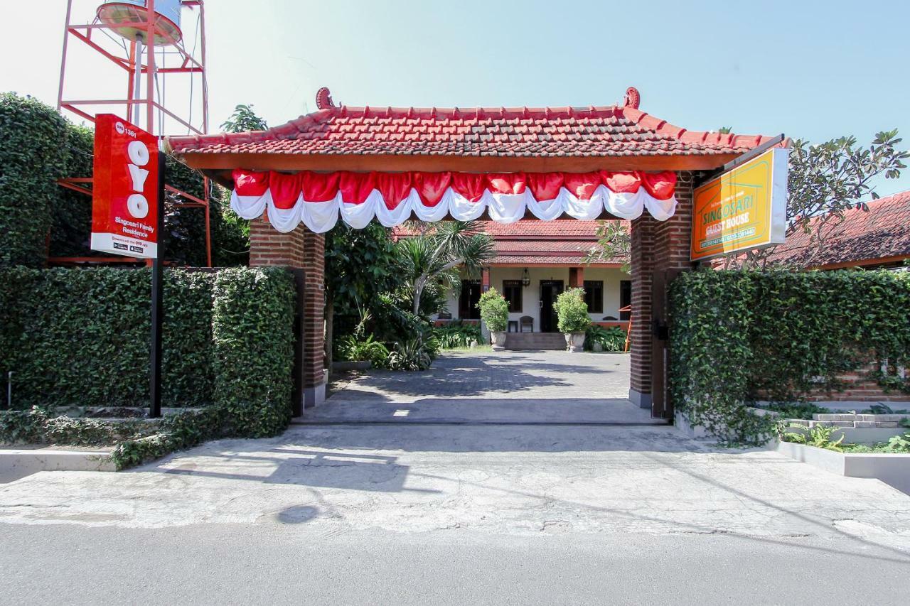 Oyo 1361 Singosari Family Residence Banyuwangi (East Java) Exterior photo