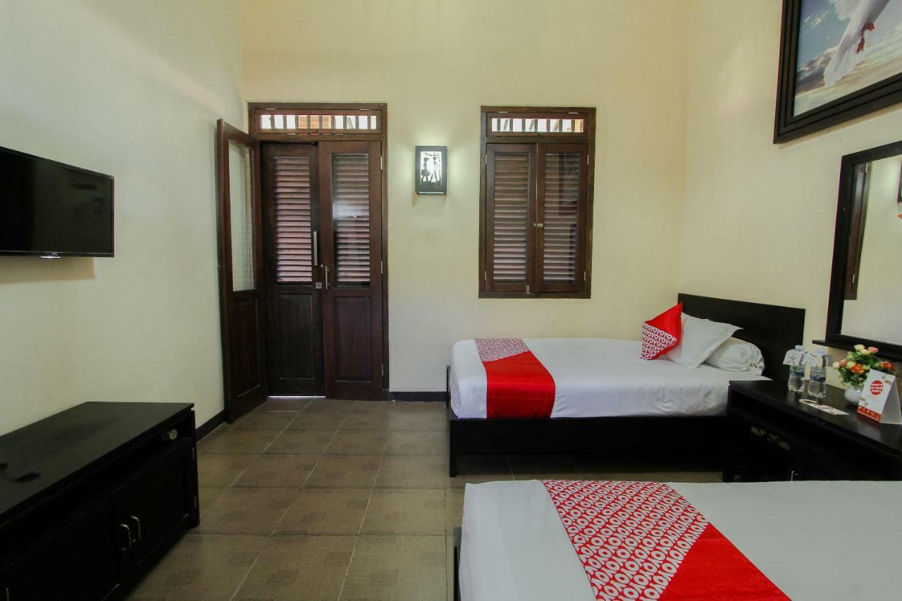 Oyo 1361 Singosari Family Residence Banyuwangi (East Java) Exterior photo