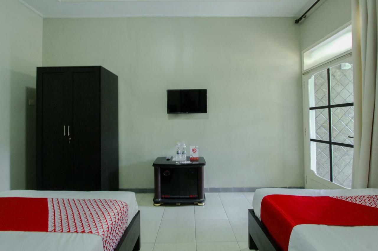 Oyo 1361 Singosari Family Residence Banyuwangi (East Java) Exterior photo