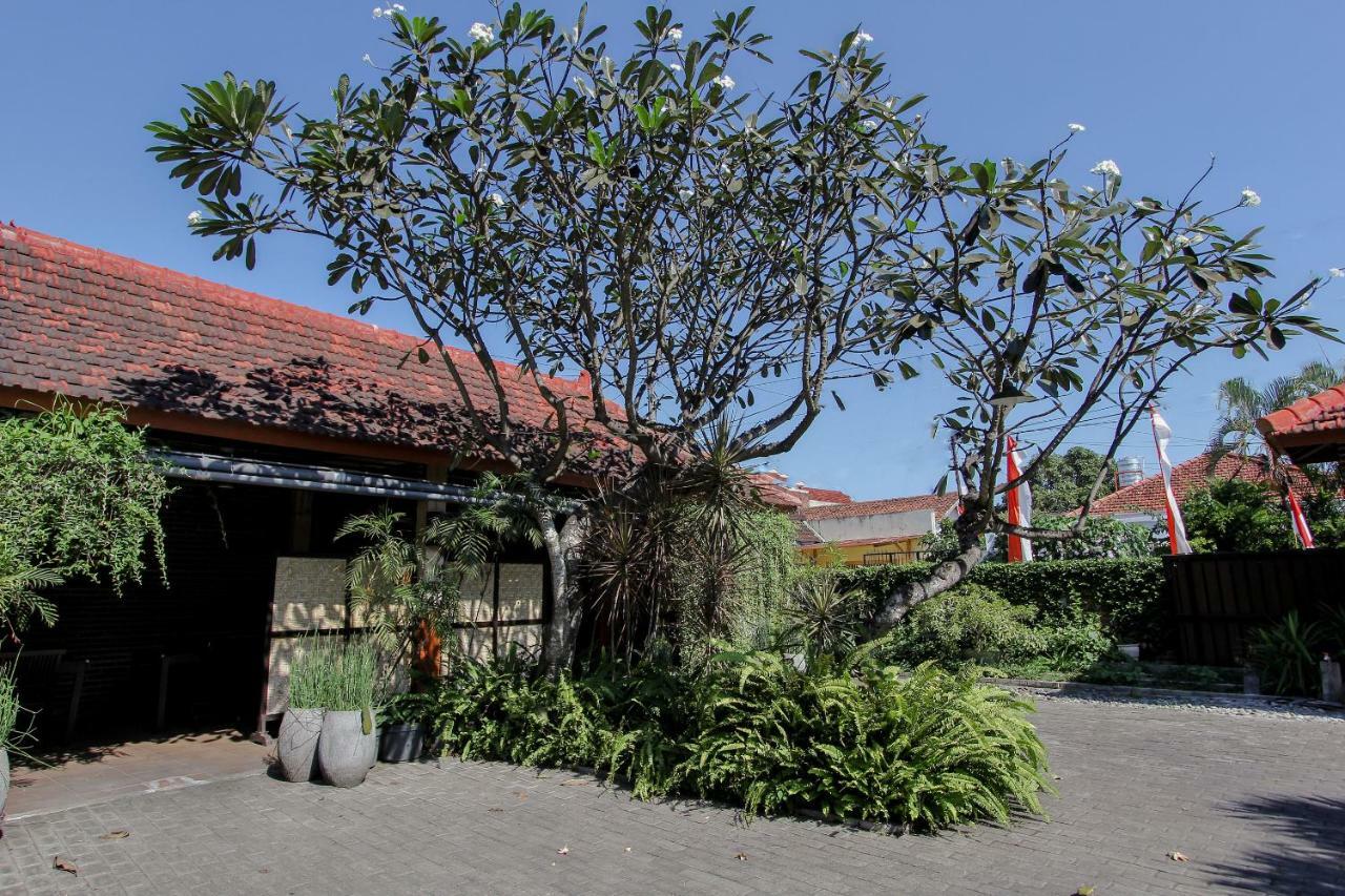 Oyo 1361 Singosari Family Residence Banyuwangi (East Java) Exterior photo