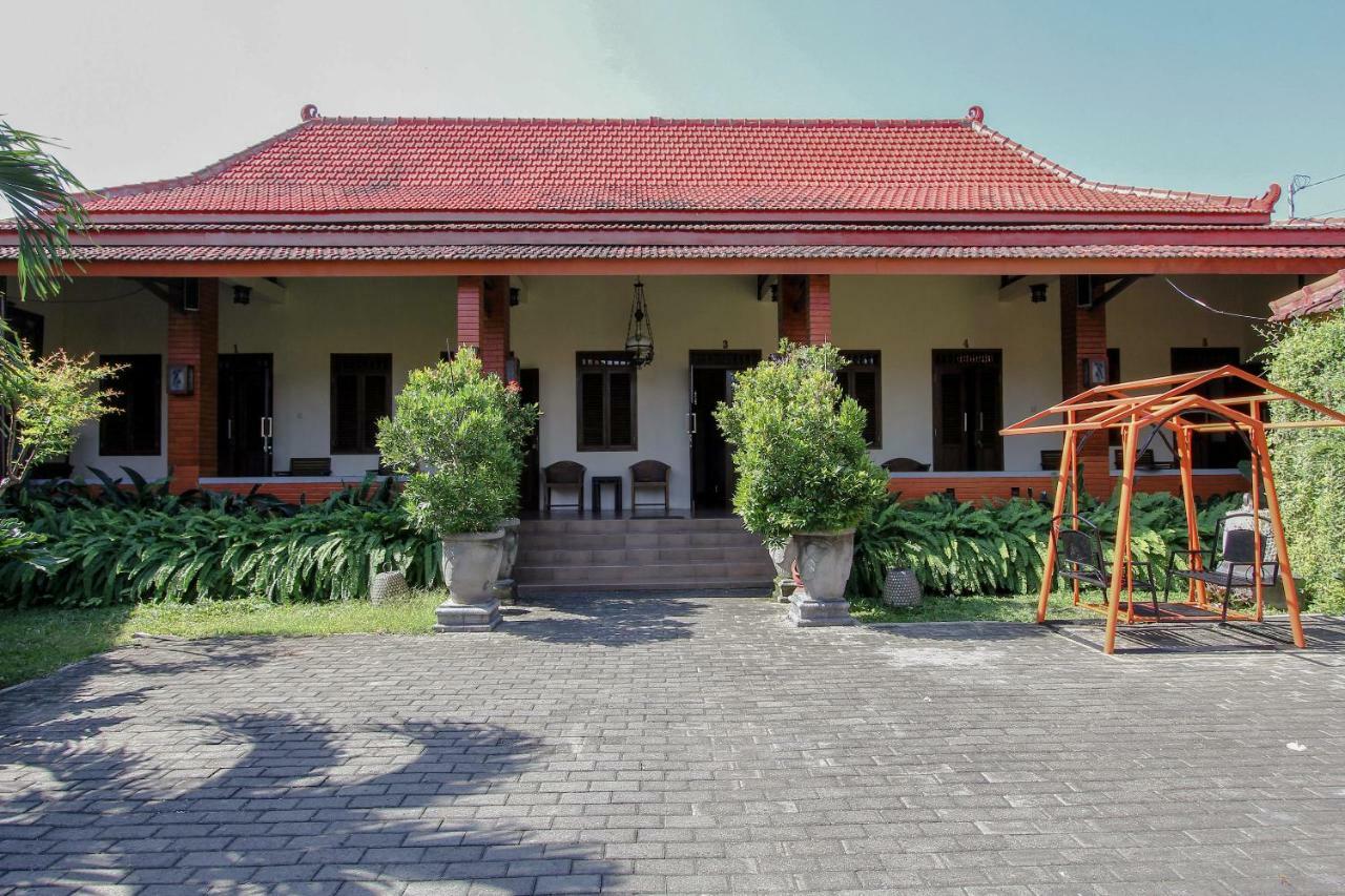 Oyo 1361 Singosari Family Residence Banyuwangi (East Java) Exterior photo