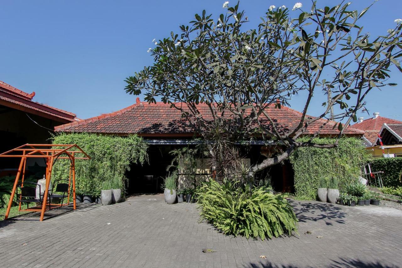 Oyo 1361 Singosari Family Residence Banyuwangi (East Java) Exterior photo